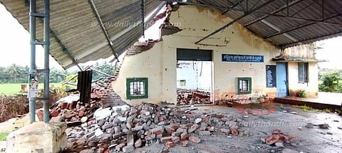 நெல் கொள்முதல் நிலைய கட்டிடம் இடிந்து விழுந்தது