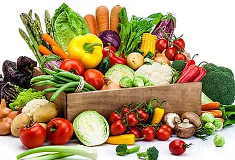 ரூ.6¾ லட்சத்துக்கு காய்கறிகள், பழங்கள் விற்பனை