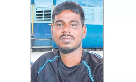 சென்டிரல் ரெயில் நிலையம் அருகே பயங்கரம்: இரும்பு கடை வியாபாரி வெட்டிக்கொலை