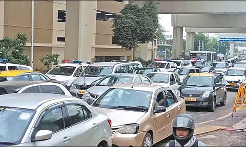 சென்னை விமான நிலையத்தில் 6 அடுக்கு கார் நிறுத்தம் செயல்பாட்டுக்கு வந்தது