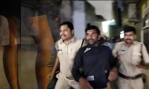 பெண்களின் நிர்வாண வீடியோ எடுத்து விபசாரத்திற்கான விலை நிர்ணயம் செய்த விபசார கும்பல்