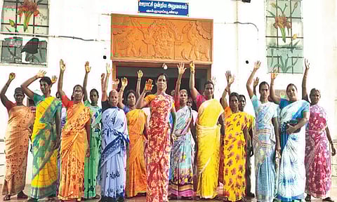 சமையல் கியாஸ் குடோன் அமைக்க எதிர்ப்பு: வட்டார வளர்ச்சி அலுவலகம் முற்றுகை