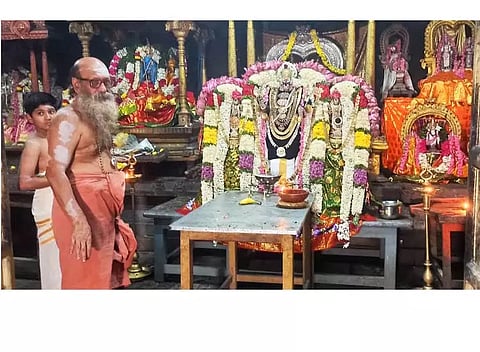 மயிலம் முருகன் கோவிலில் கார்த்திகை தீபத் திருவிழா திரளான பக்தர்கள் சாமி தரிசனம்