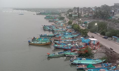 மீனவர்கள் 2-வது நாளாக மீன்பிடிக்க செல்லவில்லை