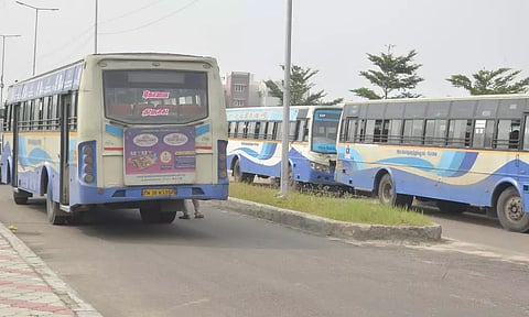 விபத்து நஷ்ட ஈடு வழங்காததால் 4 அரசு பஸ்கள் ஜப்தி