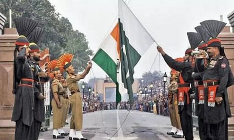 இந்தியா-பாகிஸ்தான் தேசிய கொடிகளை கீழிறக்கும் காட்சி வாகா எல்லை நிகழ்ச்சியை காண ஆன்லைனில் முன்பதிவு வசதி ஜனவரி 1-ந்தேதி அறிமுகம்