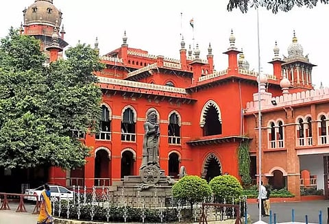 தொலைதூர கல்வியில் படித்தவர்கள் ஆசிரியர் பணிக்கு தகுதியற்றவர்கள் -ஐகோர்ட்டு கருத்து