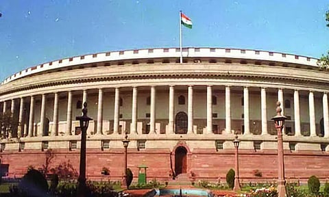 பரபரப்பான அரசியல் சூழ்நிலையில் நாடாளுமன்ற குளிர்கால கூட்டத்தொடர் இன்று தொடங்குகிறது