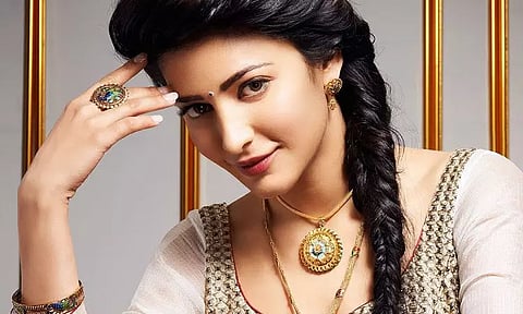 "மனதுக்கு பிடித்த மாதிரி வாழ்கிறேன்" - நடிகை சுருதிஹாசன்