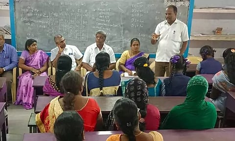 மூங்கில்துறைப்பட்டில் பெண் குழந்தைகள் பாதுகாப்பு விழிப்புணர்வு கூட்டம்