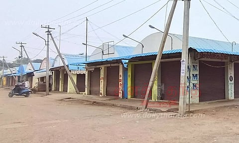 மாட்டுத்தாவணி காய்கறி மார்க்கெட் வியாபாரிகள் கடையடைப்பு போராட்டம்