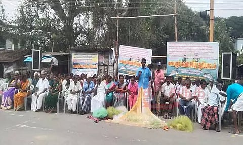 அந்தியூர் பகுதி ஏரி-குளங்களில் மீன்பிடிக்கும் உரிமையை வழங்க கோரி மீனவர்கள் ஆர்ப்பாட்டம்