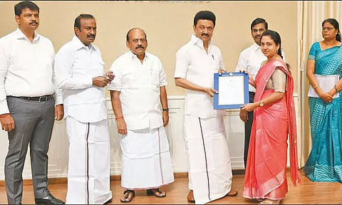 செங்கல்பட்டு உள்பட 5 மாவட்டங்களில் நடமாடும் காய்கனி அங்காடி: முதல்-அமைச்சர் தொடங்கிவைத்தார்