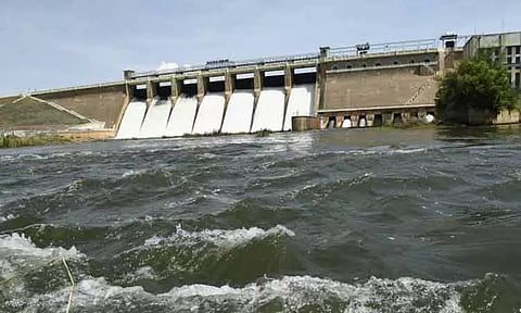 வைகை அணையின் நீர்மட்டம் 64.83 அடியாக சரிவு
