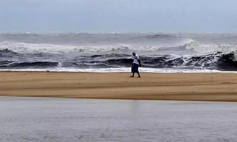 மெரினா கடற்கரைக்கு செல்வதை பொதுமக்கள் தவிர்கவும் - மாநகராட்சி எச்சரிக்கை