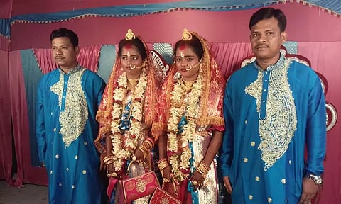 ஒரே பள்ளி, கல்லூரி... ஒரே நேரத்தில் இரட்டையர்களுடன், இரட்டை சகோதரிகளுக்கு திருமணம்