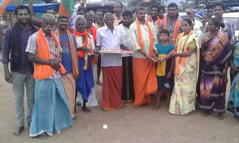 பா.ஜ.க.வினர் இனிப்பு வழங்கி கொண்டாட்டம்