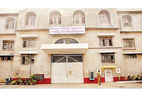 நன்னடத்தை அடிப்படையில் ஆயுள் தண்டனை கைதிகள் 42 பேர் விடுதலை