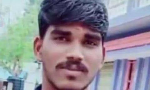 சின்னசேலம் அருகே மினிலாரி மோதி பட்டதாரி வாலிபர் பலி