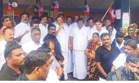 'எடப்பாடி பழனிசாமி தலைமையில் ஆட்சி அமைய மக்கள் உறுதுணையாக இருக்க வேண்டும்'