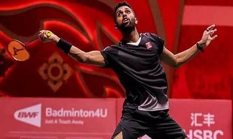 உலக இறுதி சுற்று பேட்மிண்டன்: 'நம்பர் ஒன்' வீரருக்கு அதிர்ச்சி அளித்தார் பிரனாய்