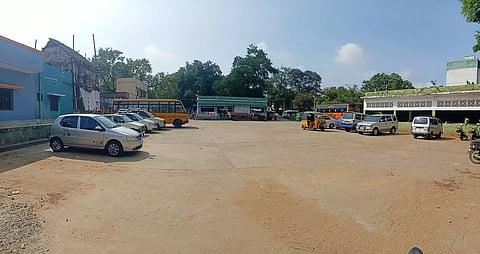 15 ஆண்டுகளாக பஸ்கள் வராமல் புறக்கணிக்கப்பட்ட தேவதானப்பட்டி பஸ் நிலையம்: நடவடிக்கை எடுக்க சமூக ஆர்வலர்கள் வலியுறுத்தல்