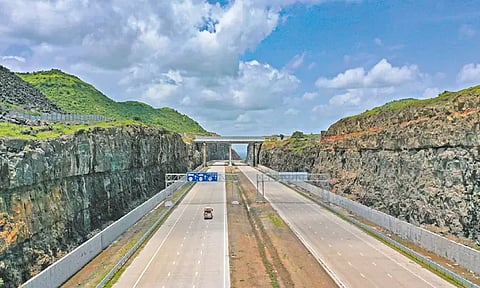 மும்பை- நாக்பூர் இடையேயான முதற்கட்ட விரைவு சாலை; இன்று நாட்டுக்கு அர்ப்பணிக்கிறார் மோடி