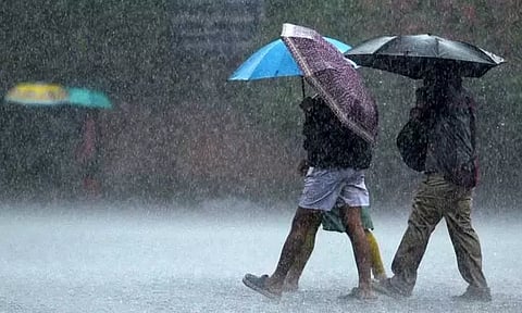 பெங்களூருவில் விடிய, விடிய சாரல் மழை; உறைய வைக்கும் குளிரால் மக்கள் அவதி