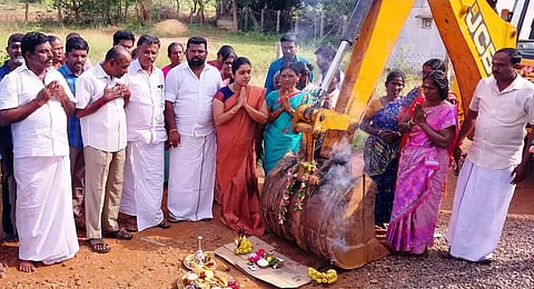 ரூ.17 லட்சம் மதிப்பில் சாலை அமைக்கும் பணி