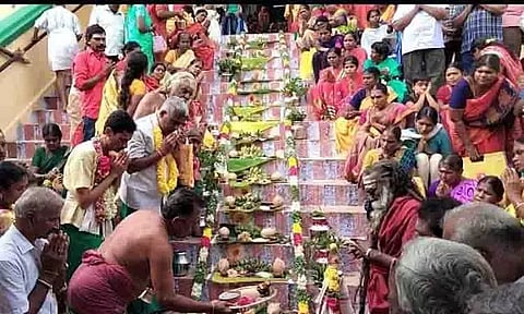 வெண்ணைமலை பாலசுப்பிரமணிய சுவாமி கோவிலில் படி பூஜை