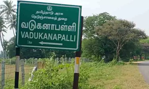 எழுத்து பிழையாக உள்ள ஊர் பெயர் பலகை மாற்றப்படுமா?