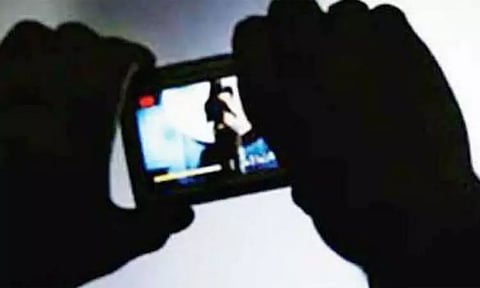 முதலிரவு முதல்...! மனைவியுடன் இருந்த அனைத்து அந்தரங்க வீடியோக்கள் பேஸ்புக்கில் பதிவிட்ட கணவர்