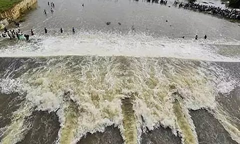 செம்பரம்பாக்கம் ஏரியில் தண்ணீர் திறப்பு 3000 கனஅடியாக அதிகரிப்பு... கரையோர மக்களுக்கு எச்சரிக்கை