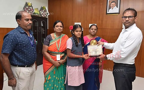 மாணவ, மாணவிகளுக்கு சான்றிதழ்