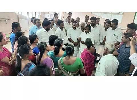 திண்டிவனத்தில் பரபரப்பு அம்மா உணவகத்தில் வழங்கிய பிரியாணியில் பல்லி 6 பேருக்கு மருத்துவமனையில் சிகிச்சை