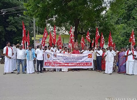 மணல் குவாரி உரிமத்தை ரத்து செய்யக்கோரி இந்திய கம்யூனிஸ்டு கட்சியினர் போராட்டம்