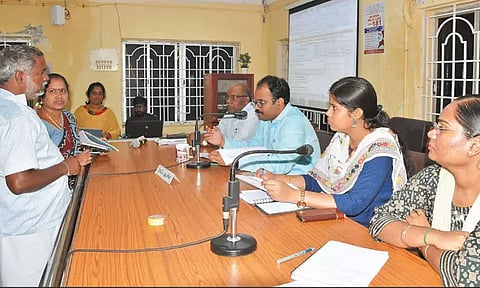 கலெக்டர் அலுவலகத்தில் பொதுமக்கள் குறைதீர்க்கும் நாள் கூட்டம்