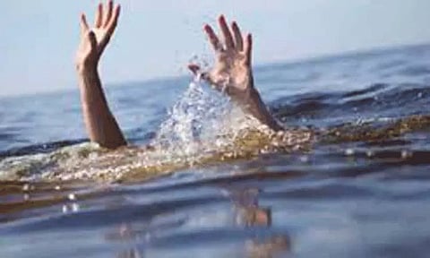 குளத்தில் மூழ்கி தொழிலாளி பலி