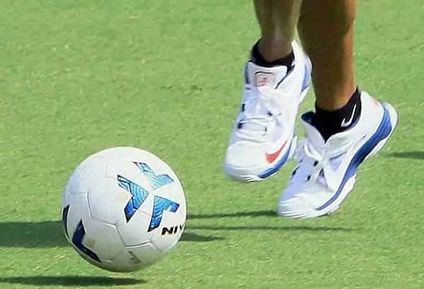 மாநில கால்பந்து போட்டிக்கு வீரர், வீராங்கனைகள் தேர்வு