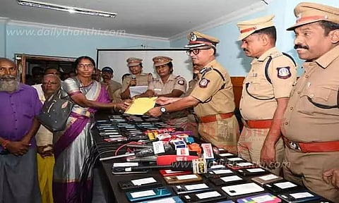 திருட்டுப்போன 100 செல்போன்கள் மீட்கப்பட்டு உரியவர்களிடம் ஒப்படைப்பு