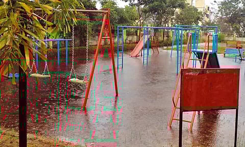 வரதராஜபுரம் ஊராட்சி அம்மா பூங்காவில் தேங்கியுள்ள மழைநீரை அகற்ற பொதுமக்கள் கோரிக்கை