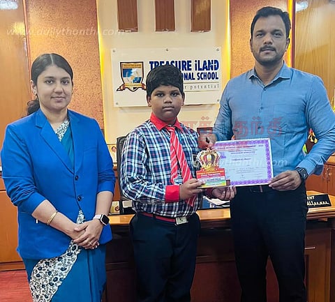 மாணவர் சாதனை