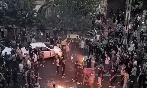 ஈரான் போராட்டம்: 400 பேருக்கு 10 ஆண்டுகள் வரை சிறை