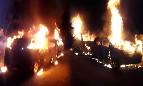 சென்னை: பழவந்தாங்கலில் வீட்டின் அருகே நிறுத்தப்பட்டிருந்த 2 கார்கள் எரிந்து சேதம்