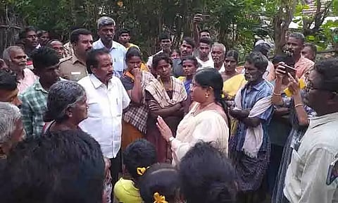 அரசு புறம்போக்கு நிலத்தை அளவீடு செய்யும் பணியை கிராம மக்கள் தடுத்து நிறுத்தம்