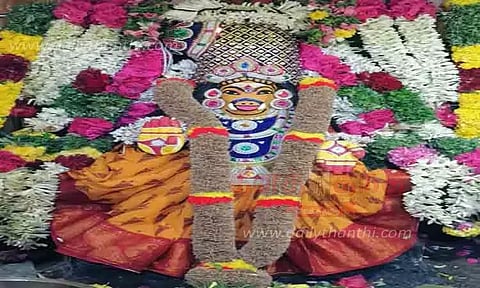 சிறப்பு அலங்காரத்தில் சித்தா