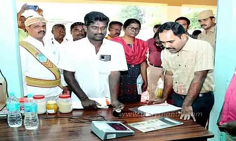 ரேஷன் கடைகளில் கலெக்டர் திடீர் ஆய்வு