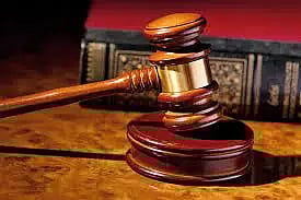 போலீஸ் இன்ஸ்பெக்டருக்கு பிடிவாரண்டு