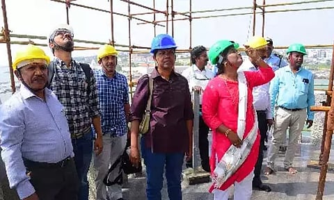 கன்னியாகுமரி திருவள்ளுவர் சிலையில் வல்லுனர் குழுவினர் ஆய்வு