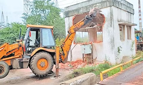 காரனோடை அருகே ரூ.50 லட்சம் மதிப்புள்ள அரசு நிலம் மீட்பு